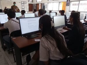 Pelaksanaan Ujian Akhir Kelas 12 SMA Negeri 1 Marga Berbasis Komputer
